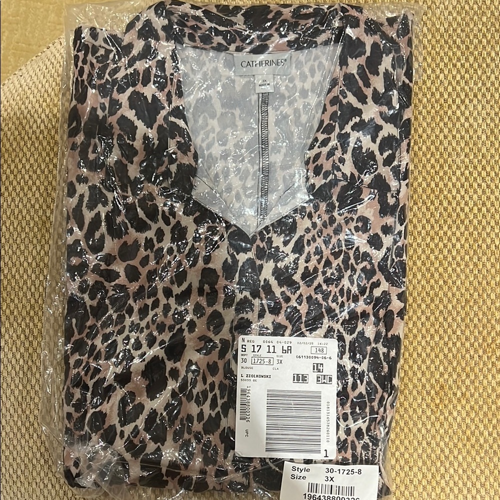 Catherines Leopard Print Button Down Top NWT - image 3
